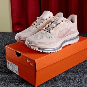 Nike Air Women's Pink Pegasus Zoom Running Shoes 7, 7.5 New